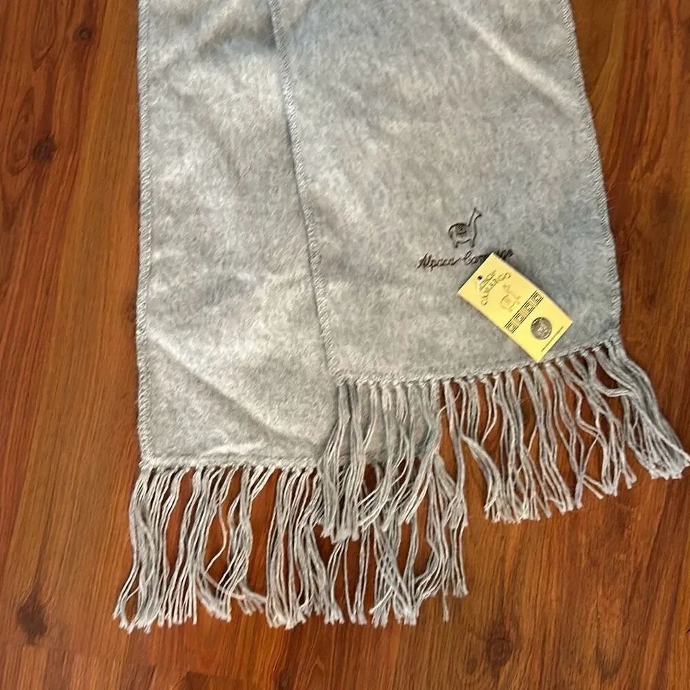 NWTโAlpaca Camaro grayโscarf